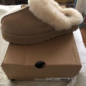 UGG Disquette Slippers Sand Size 10 New
